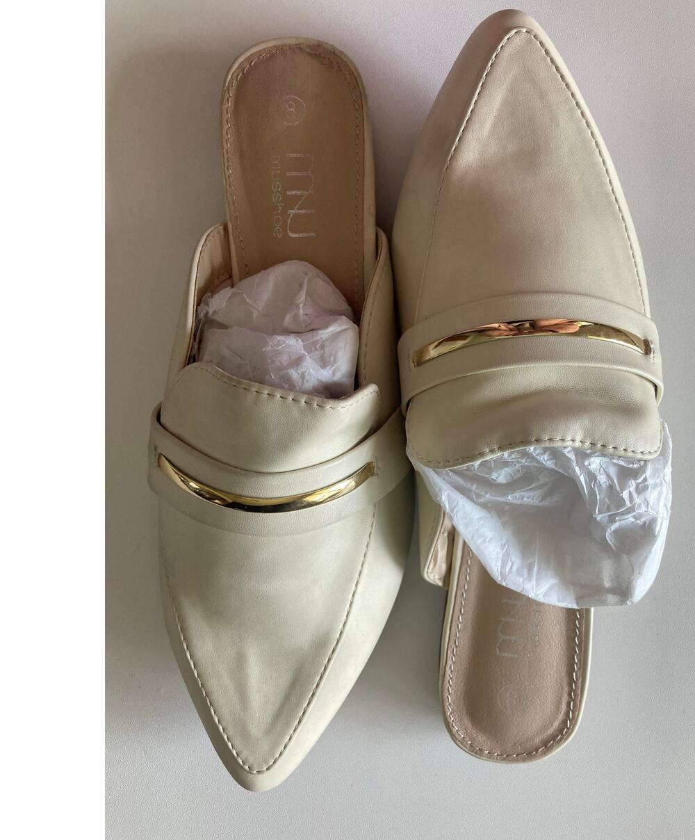 Musshoe Cream/Gold Flat Shoes Size 8 NWOT